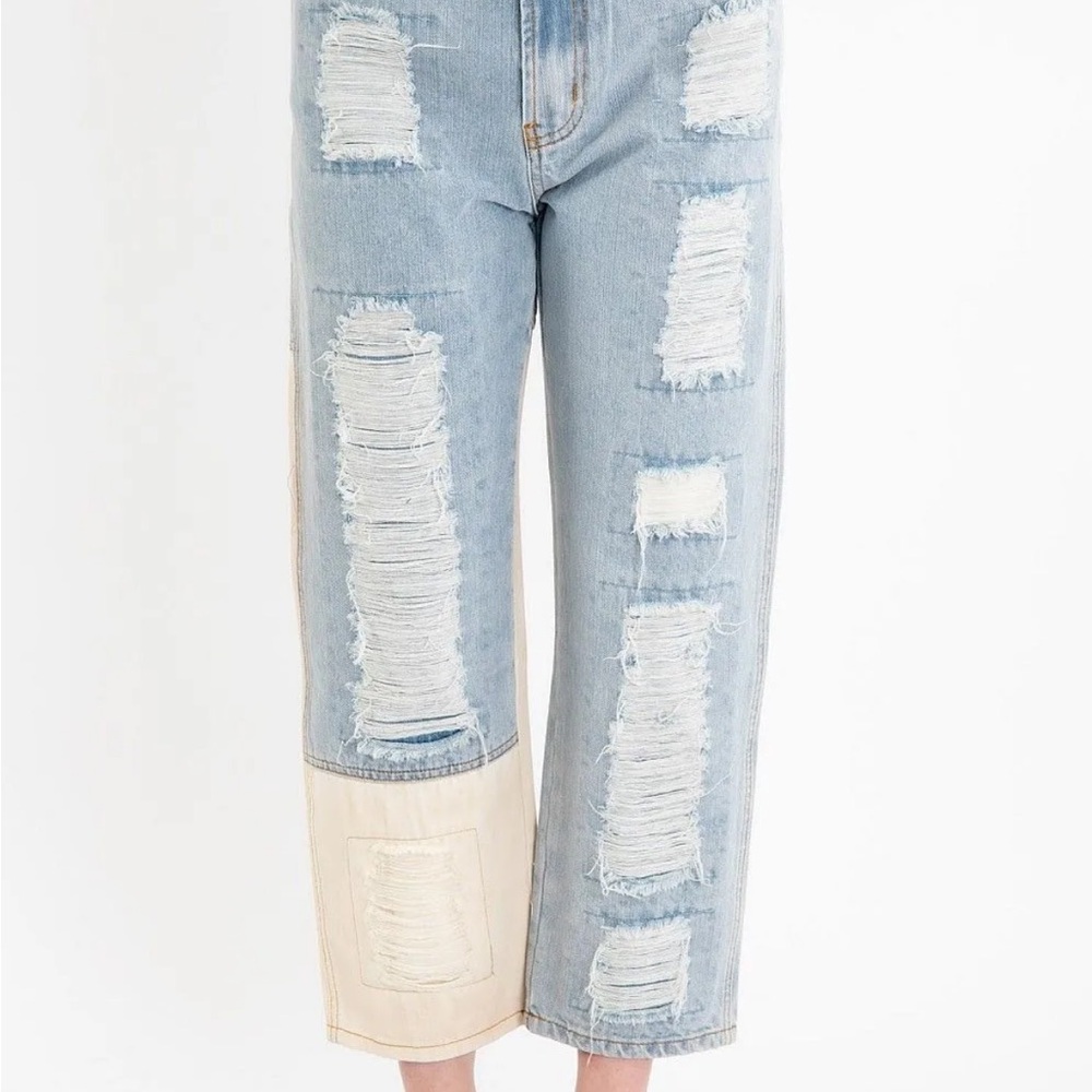 Blue Velvet Women's Light Blue and Cream Distressed Jeans